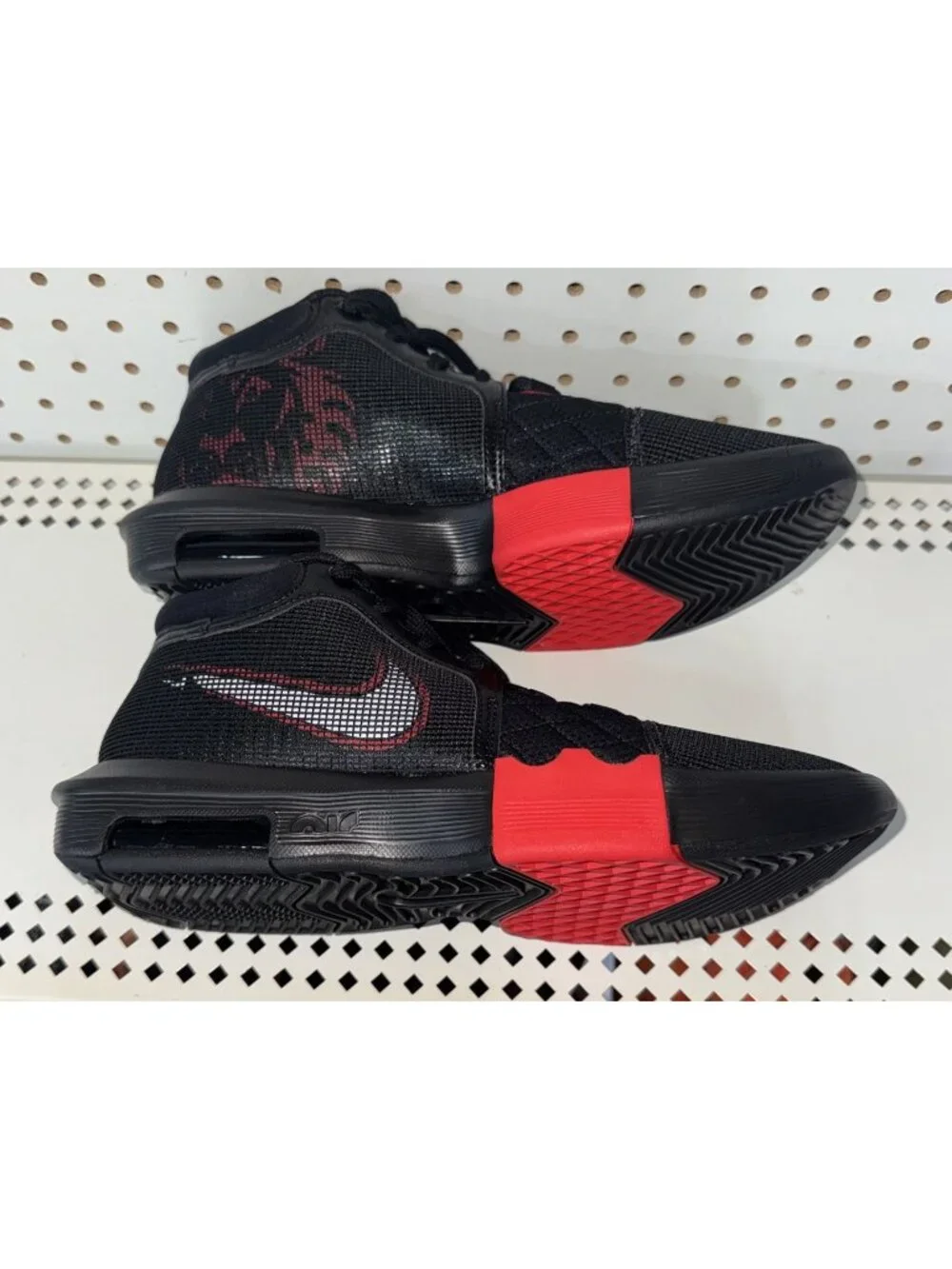 Nike LeBron Witness 8 Bred Mens Basketball Shoes Size 9.5 Black Red FB2239-005